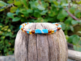 Turquoise/bruin rocailles Ibiza armbandje met keramiek