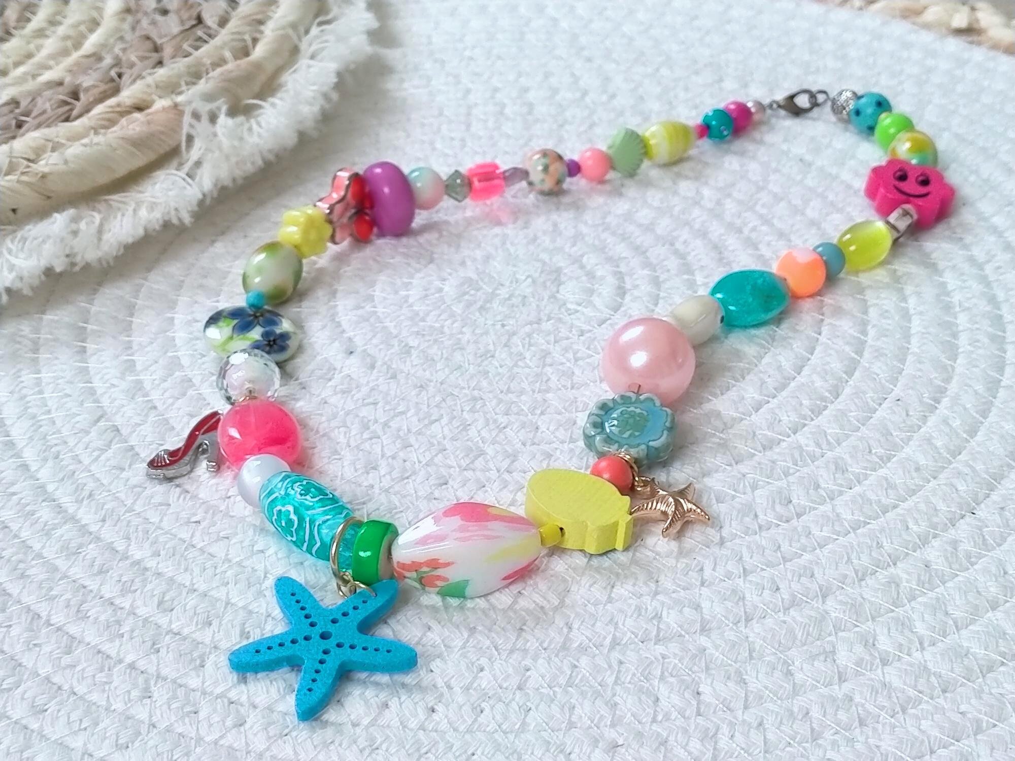 Korte Ibiza ketting met blauwe houten zeester hanger