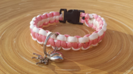 Roze sierhalsband voor een kleine hond