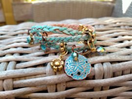 Smalle turquoise bohemian wikkelarmband van gevlochten leer