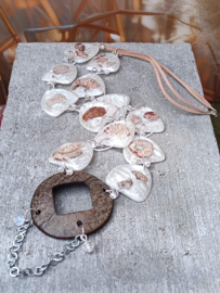 Parelmoer acryl ornamenten ketting