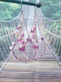 Paars en zilverkleurige flat wire oorbellen met AB en strass