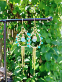 Turquoise hammered Copper Wire oorbellen met glasparels