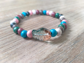 Pastelkleurig houten armbandje met Tsjech viskraal