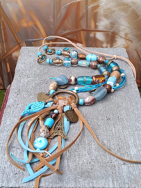 Lange brons met blauwe Bohemian ketting