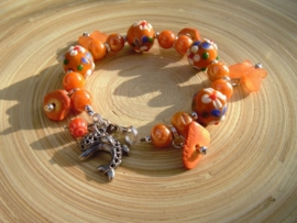 Oranje kinderarmbandje van Italiaanse lampwork kralen