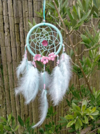 Mintgroen met roze dromenvangertje. Lengte 42 cm. Maat S