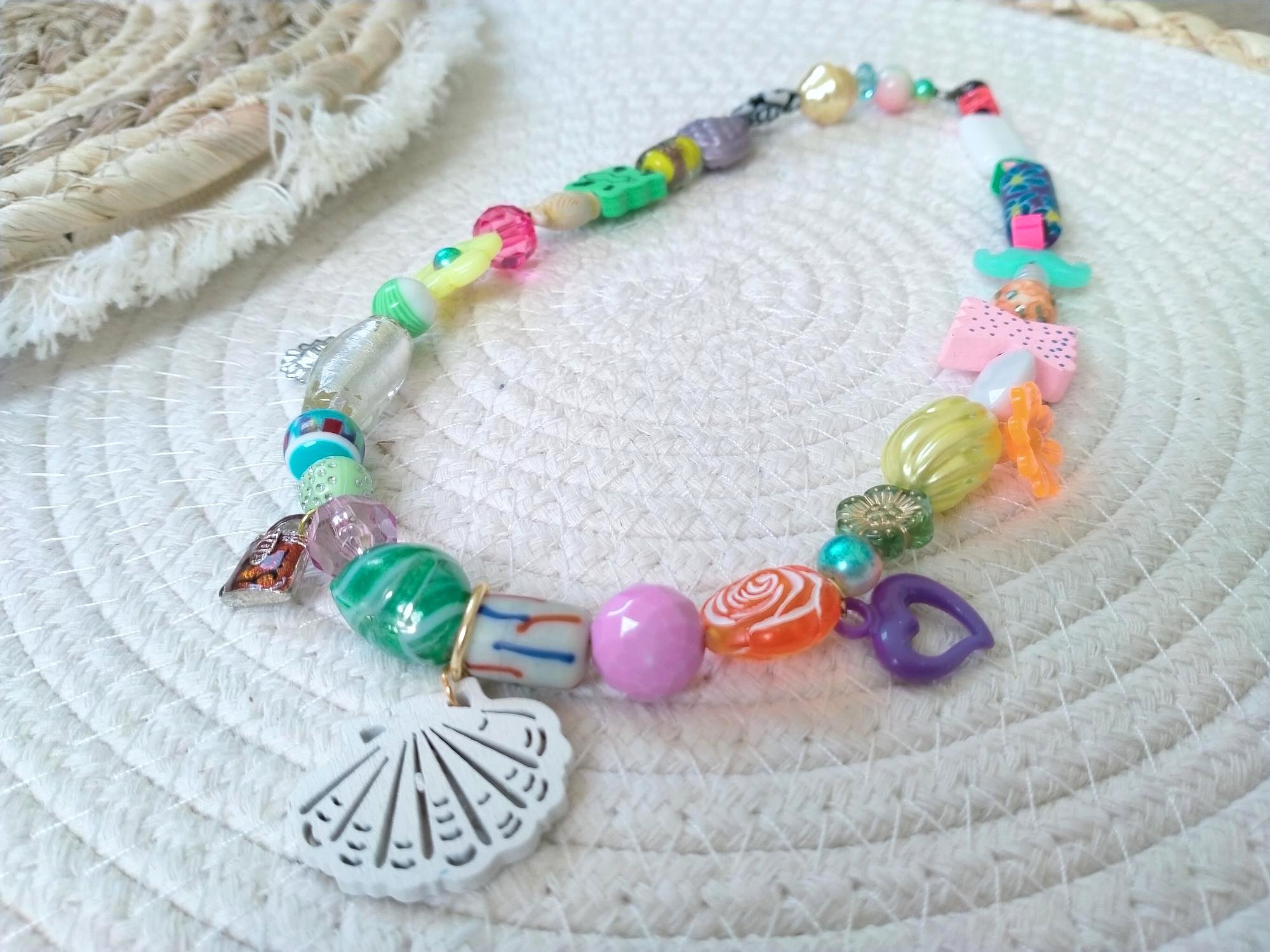 Korte Ibiza style ketting met houten schelphanger