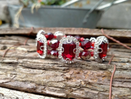 Strass armband met rode Tsjechische facet geslepen glas bicones