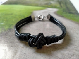 Zwarte heren armband van 3 mm zwart rondleer met Keltische knoop