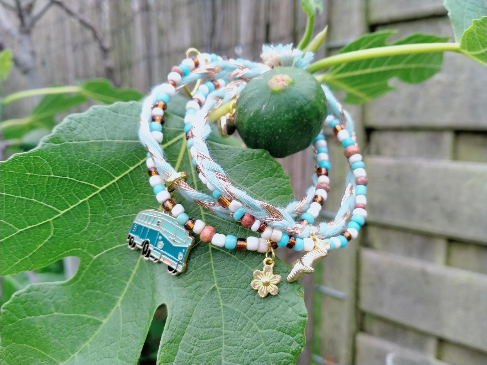Blauwe Bohemian VW Bus wikkelarmband