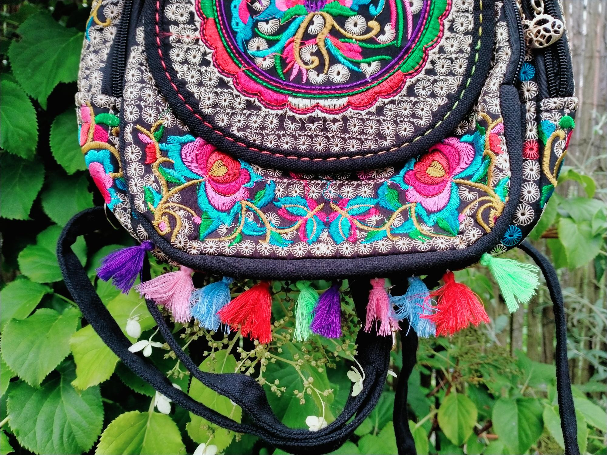 Rugtas met twee tassels in vrolijke kleuren