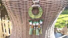 Lange zachtgroene ketting in ibiza style