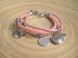 Armband in zalm en roze tinten