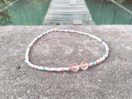 Pastelkleurige kinderketting met bloemkraaltjes