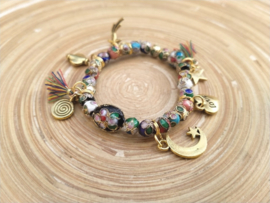 Gekleurd cloisonne kinderarmbandje met goud accenten