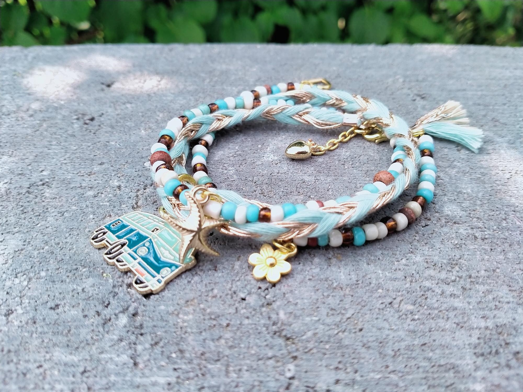 Blauwe Bohemian VW Bus wikkelarmband