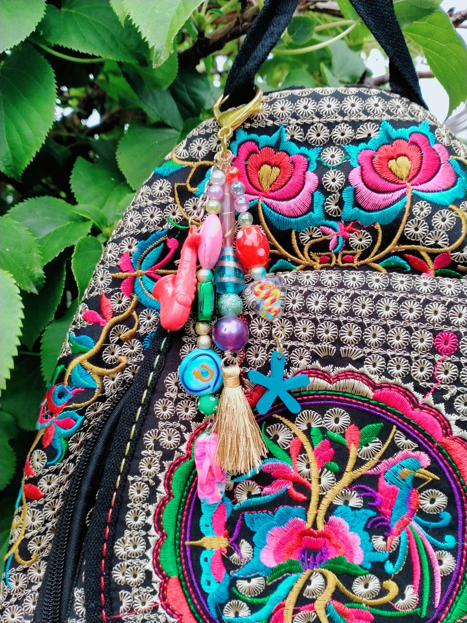 Rugtas met twee tassels in vrolijke kleuren