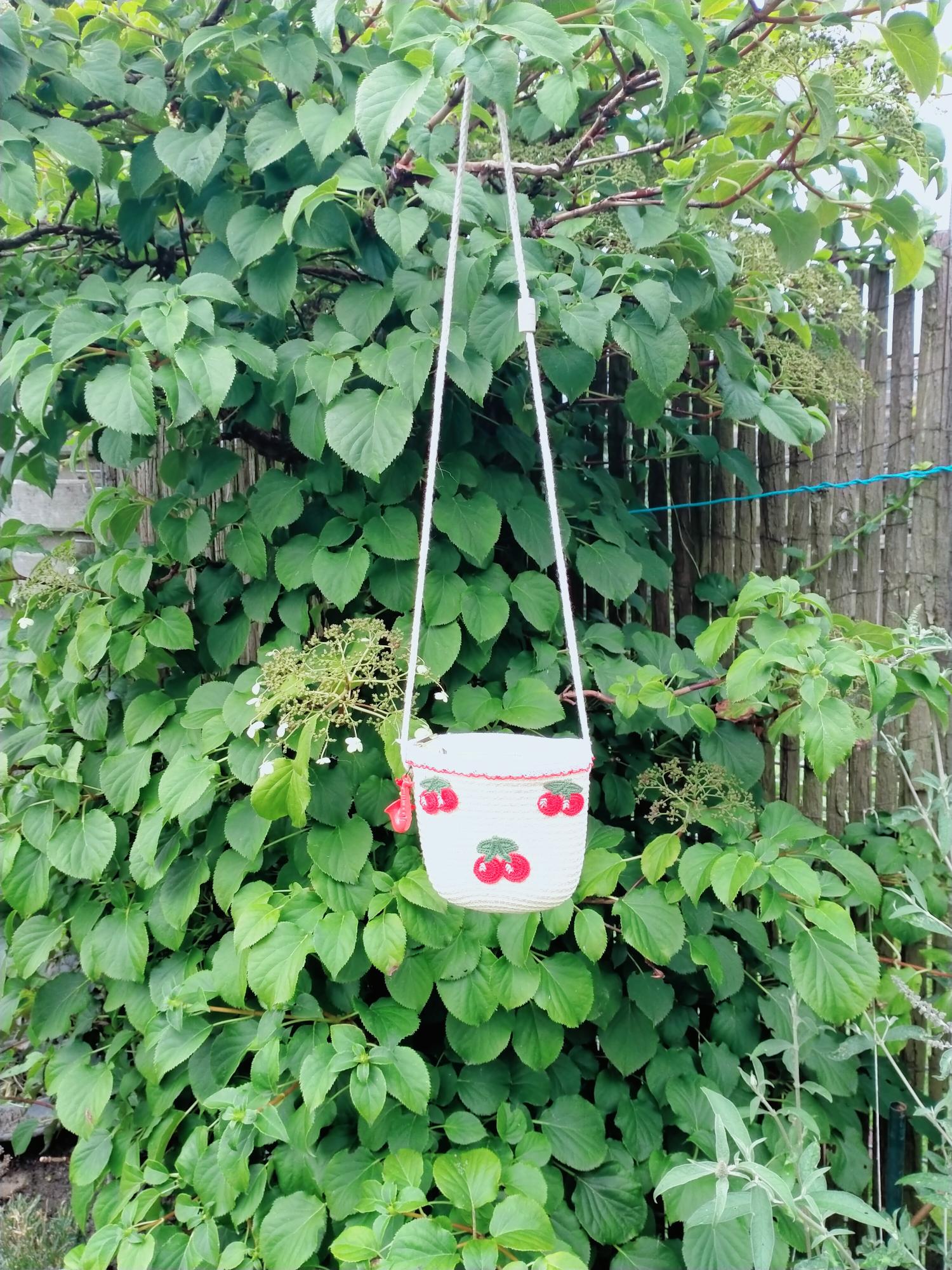 Raffia kindertas met kersenmotief