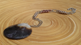 Lange glaspareltjes ketting met parelmoer schelphanger