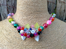 Gemixte ketting van glasparels en bladbedels