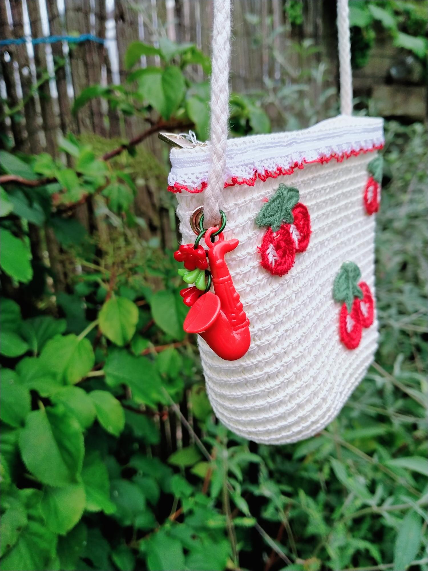 Raffia kindertas met kersenmotief