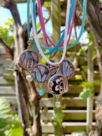 Fuchsia choker met facet geslepen glaskraal