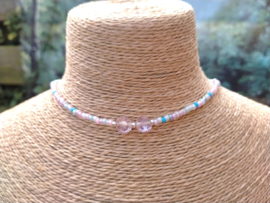 Pastelkleurige kinderketting met bloemkraaltjes
