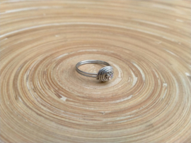 Zilverkleurige copper wire ring met AB strass. Ringmaat 19.5
