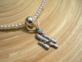 Ketting met acryl parels en strass-steentje met DQ glans