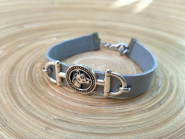 Grijs armbandje met paarden connector van letherlook