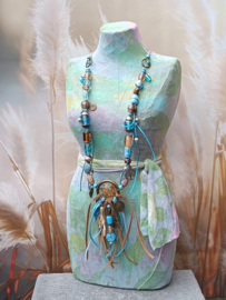 Lange brons met blauwe Bohemian ketting