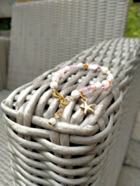 Zalmkleurig glasparel armbandje met electroplated glaskraal