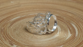 Verstelbare filigraan ring voor een cabochon of similie plaksteen