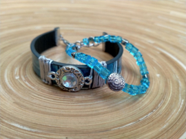 Blauwe 2-delige armbanden set van imitatieleer en cubes kralen