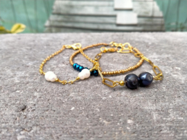 3-Delig goudkleurige armbandjes met zoetwaterparels