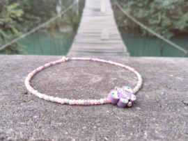 Pastel kleurige kinderketting met vlinderhanger