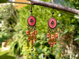 Bohemian style oorbellen in mat rood