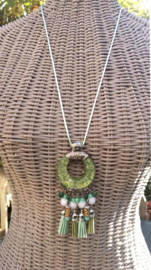 Lange zachtgroene ketting in ibiza style