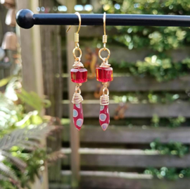 Rode Daggerbeads Cube Oorbellen