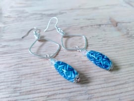 Delfts blauwe hammered coperwire oorbellen