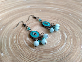 Turquoise oorbellen in bohemian style met amazoniet