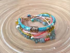 Armband met rood/roze, turquoise en zachtgeel Dreamz koord