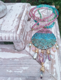 Lange regenboog ketting met ornament