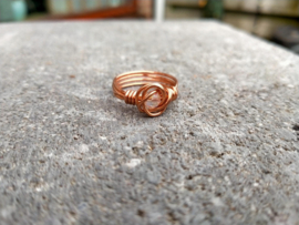 Koperkleurige copper wire ring maat 17.5