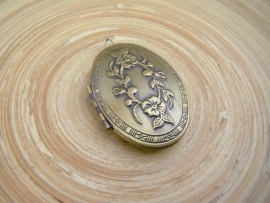Ovaal medaillon in bronskleur