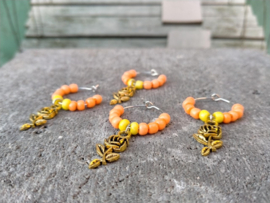 Wijnglas versiering, glas marker of glas ring met goudkleurige bloem bedel