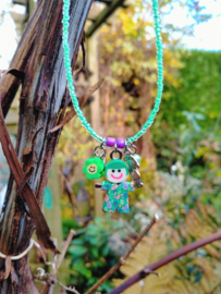 Groene kinderketting met hanger van polymeer