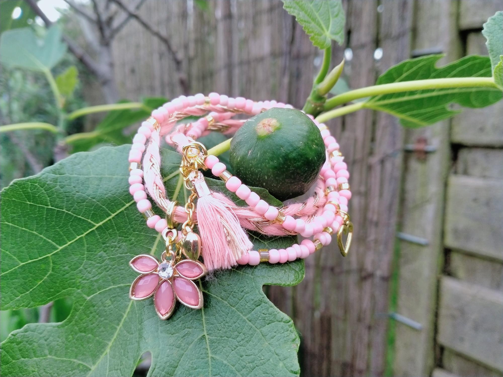 Roze Bohemian wikkelarmband