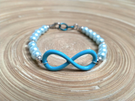 Turquoise invinity glasparel armbandje